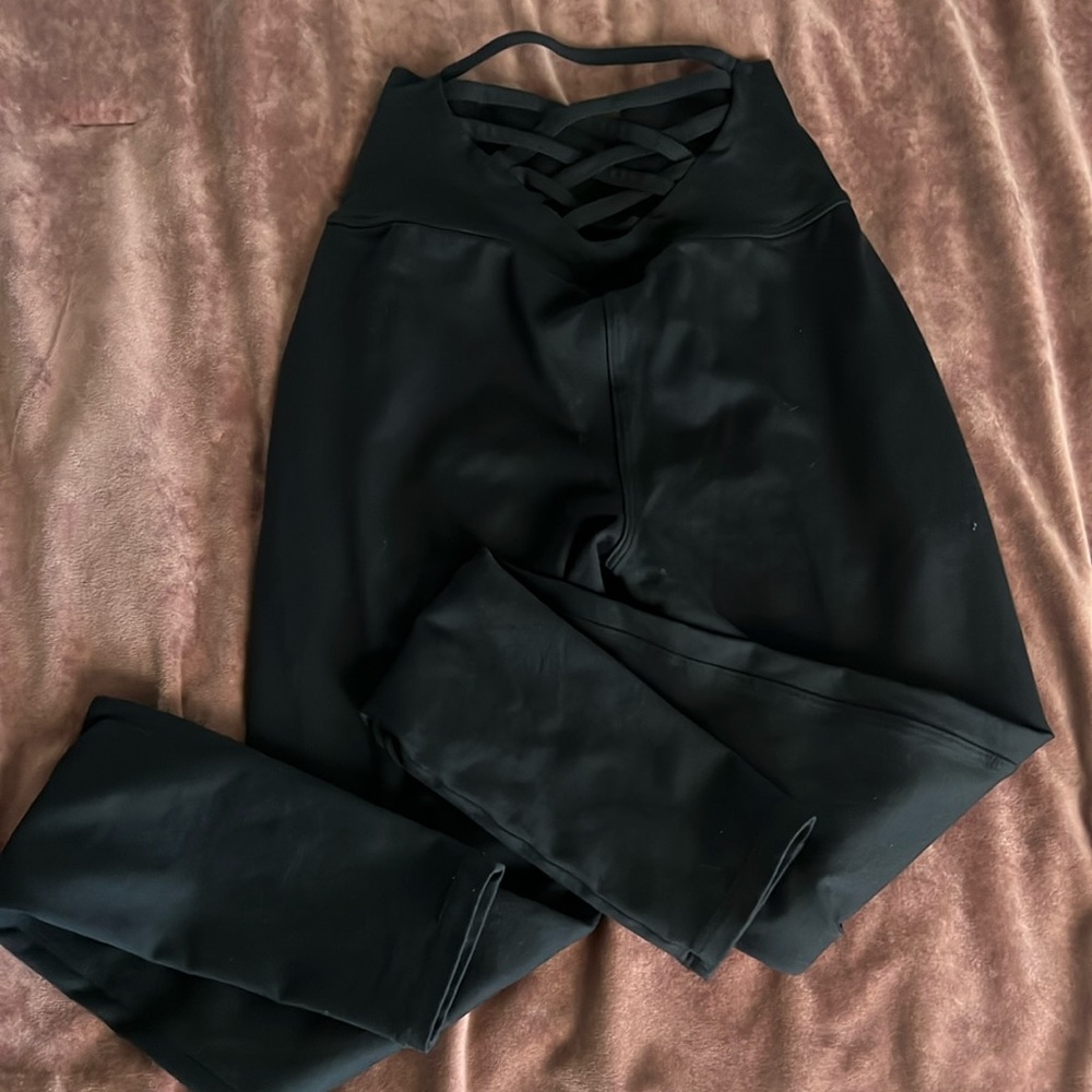 Bombshell black “ sexy back” leggings